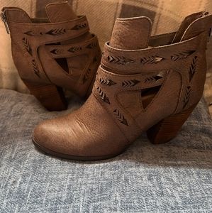 Not rated laser cut booties ||size 7.5